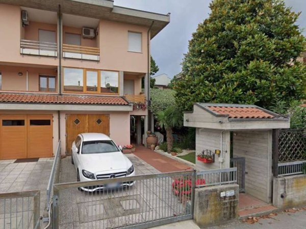 casa indipendente in vendita a Cesena in zona San Giorgio