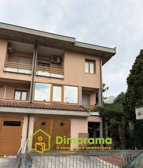 casa indipendente in vendita a Cesena in zona Calabrina