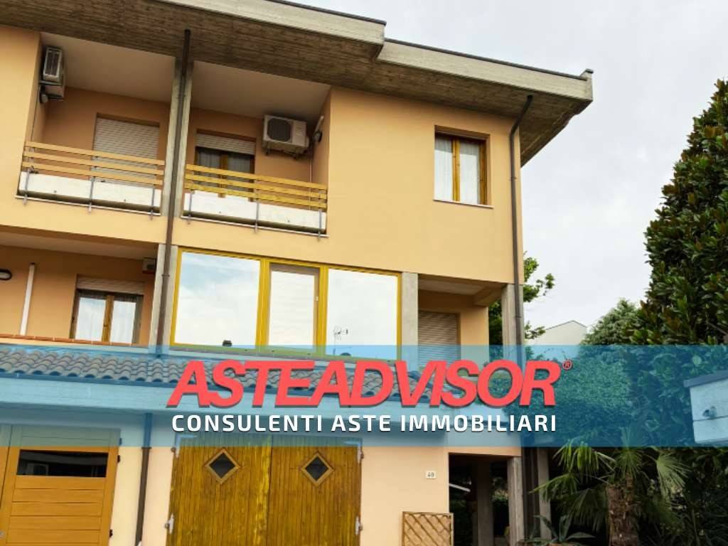 casa indipendente in vendita a Cesena in zona Villa Chiaviche