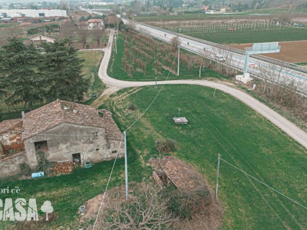 casa indipendente in vendita a Cesena in zona Oltresavio
