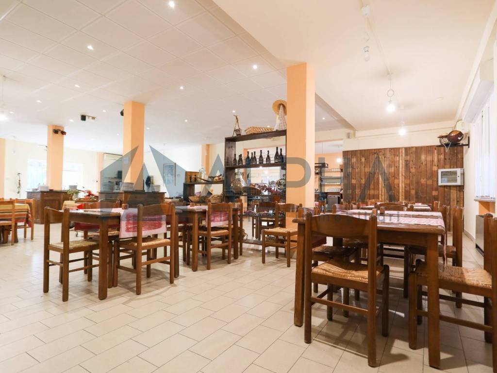 negozio in vendita a Cesena in zona Oltresavio