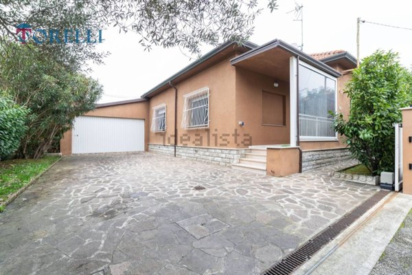 casa indipendente in vendita a Cesena in zona Calabrina