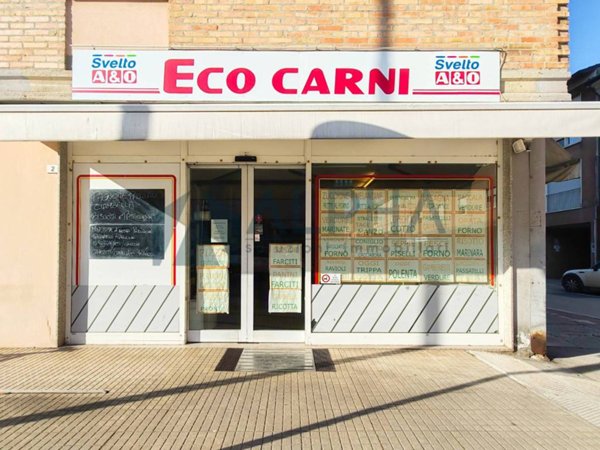 negozio in vendita a Cesena in zona Centro Storico