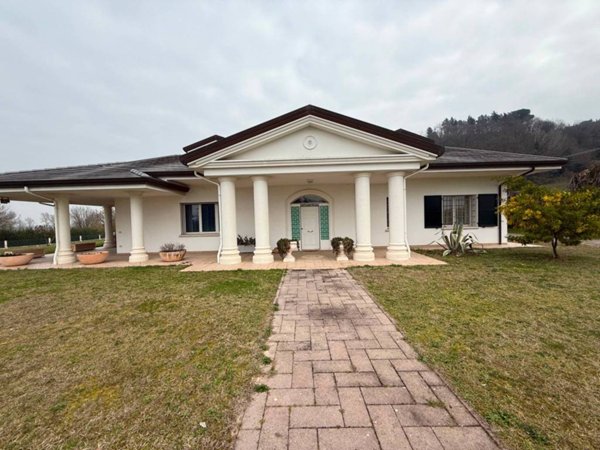 casa indipendente in vendita a Cesena in zona Cesuola