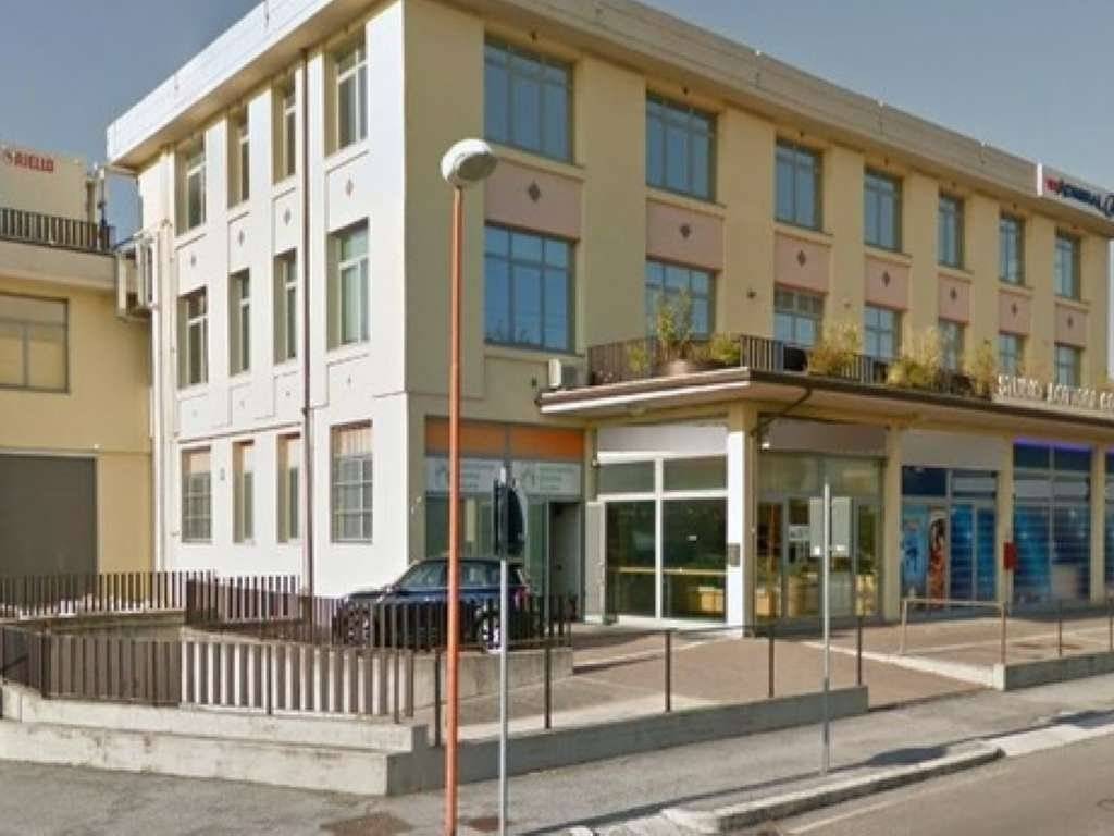 negozio in vendita a Cesena in zona San Giorgio