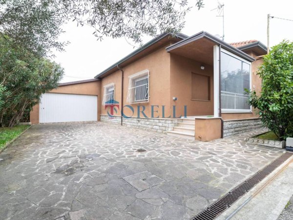 casa indipendente in vendita a Cesena in zona Calabrina