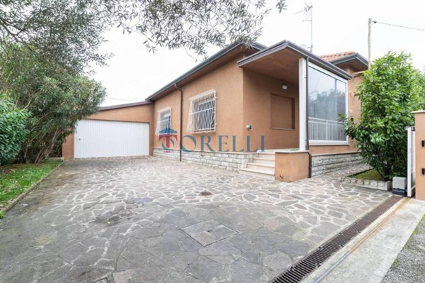 casa indipendente in vendita a Cesena in zona Calabrina