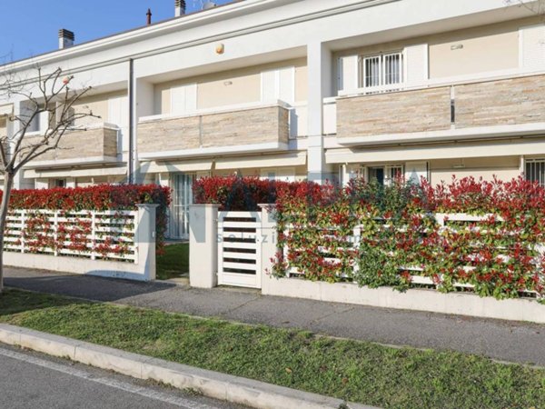 casa indipendente in vendita a Cesena in zona Oltresavio