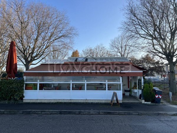 negozio in vendita a Cesena in zona Macerone