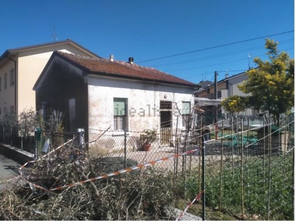 casa indipendente in vendita a Cesena in zona Pioppa