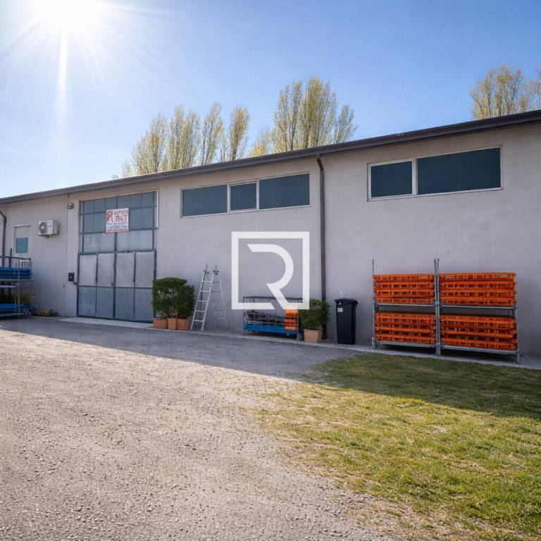 locale commerciale in vendita a Cesena in zona Centro Storico