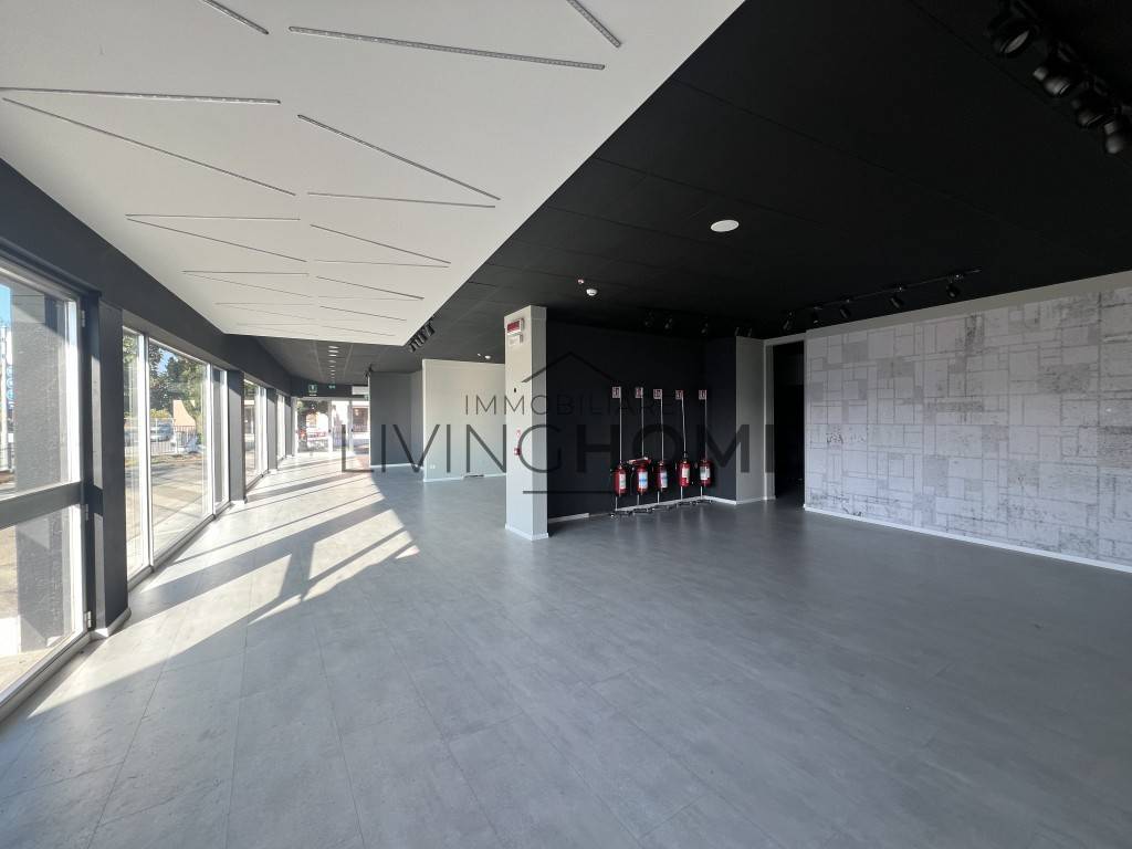 negozio in vendita a Cesena in zona Fiorenzuola