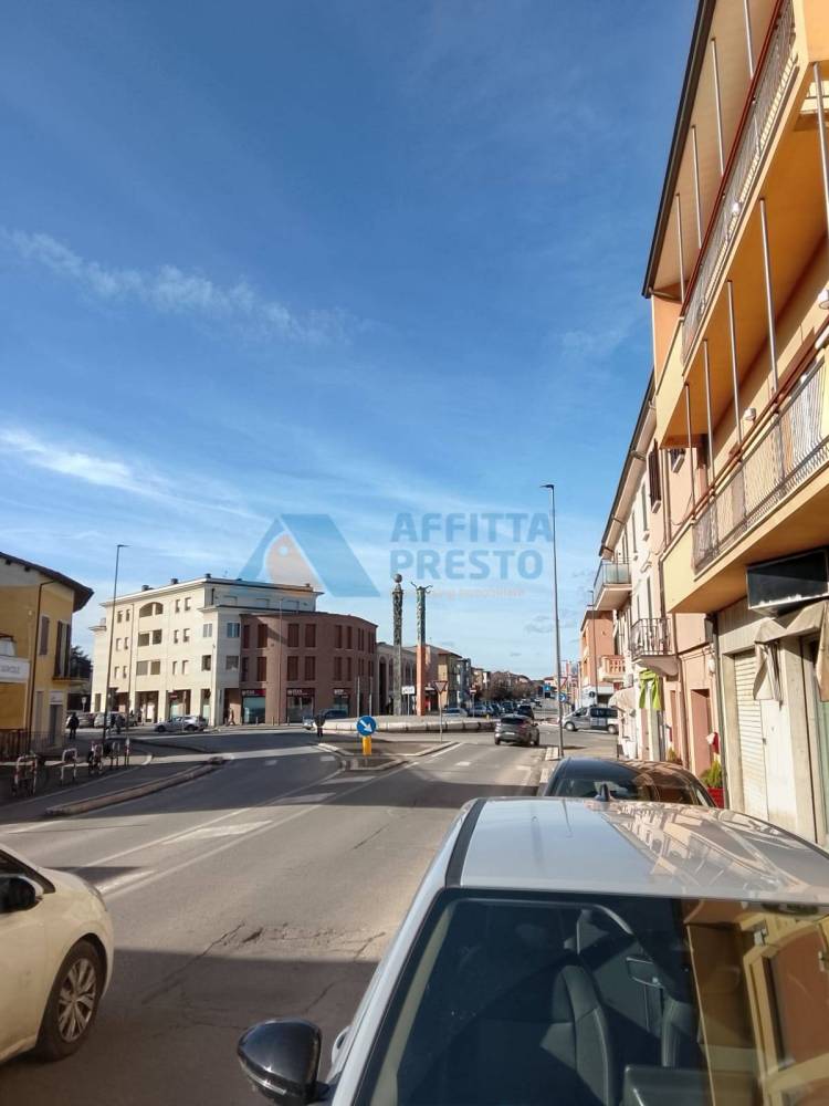 negozio in vendita a Cesena