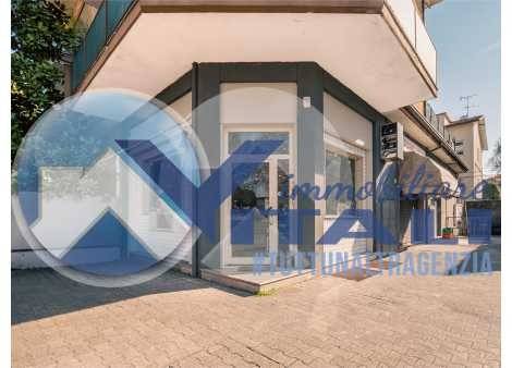 negozio in vendita a Cesena