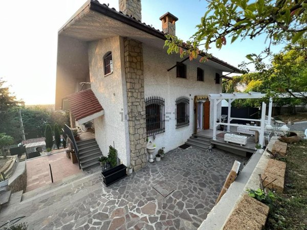 casa indipendente in vendita a Cesena