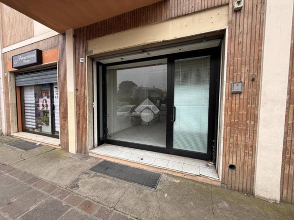 negozio in vendita a Cesena in zona Centro Storico