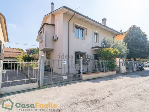 casa indipendente in vendita a Cesena in zona Vigne