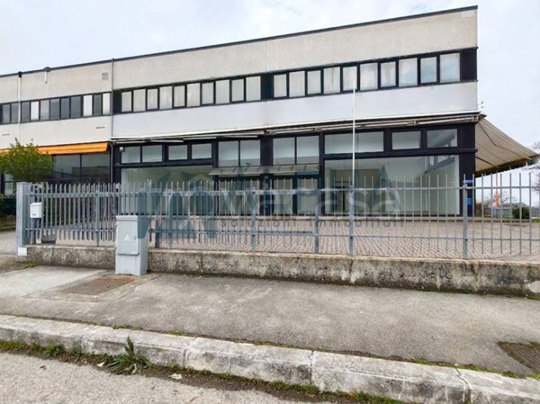 locale commerciale in vendita a Cesena in zona Marcorano