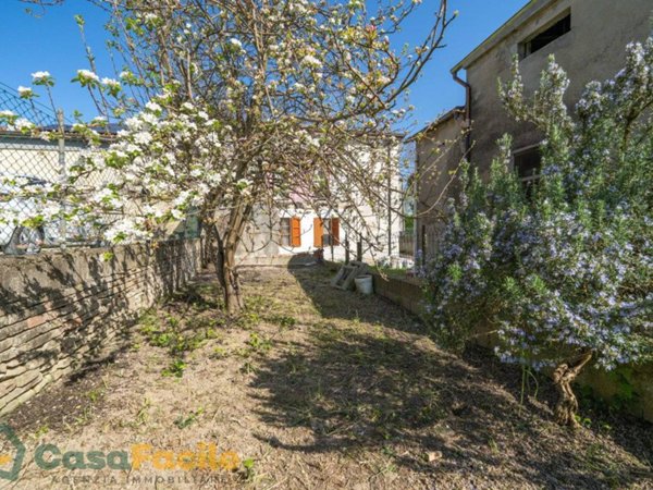 casa indipendente in vendita a Cesena in zona Ponte Pietra