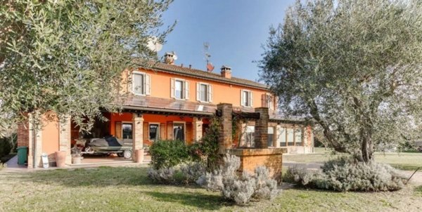 casa indipendente in vendita a Cesena in zona San Giorgio