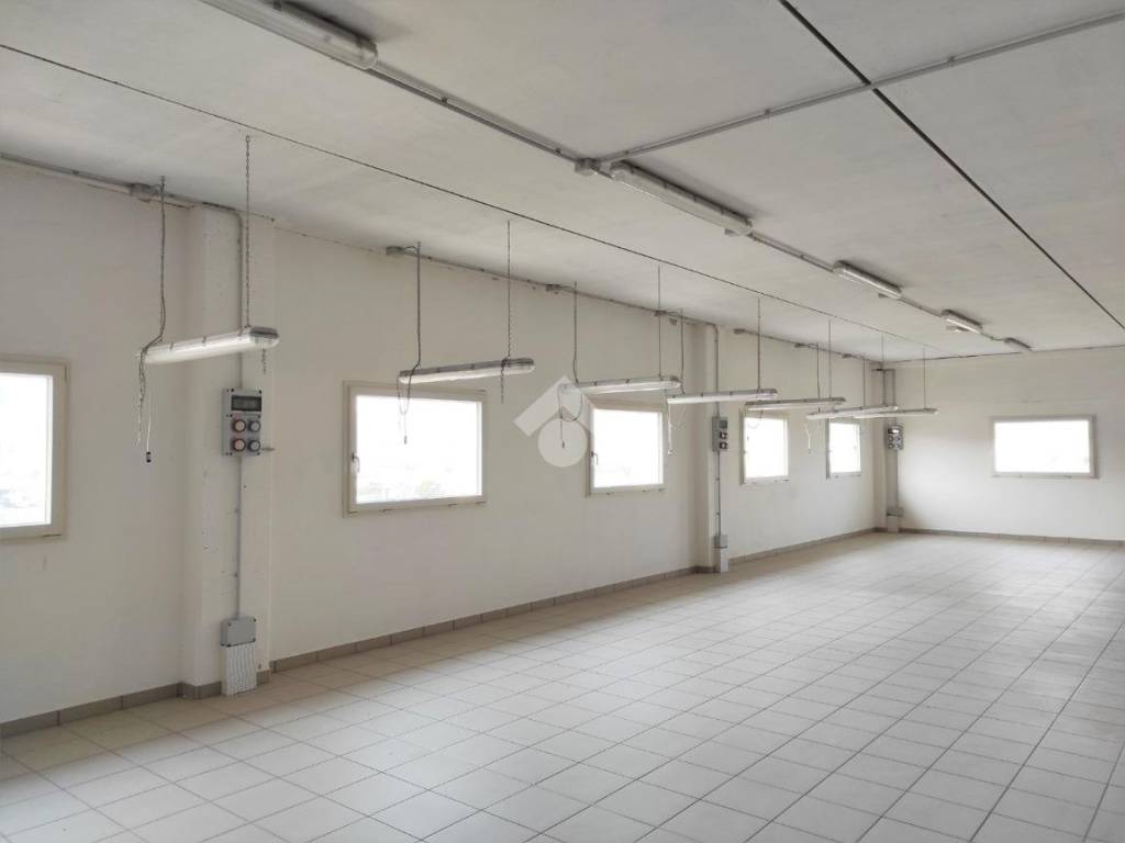 locale commerciale in vendita a Cesena in zona Bulgarnò