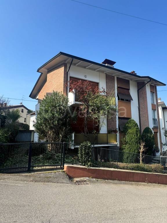 casa indipendente in vendita a Cesena in zona Cesuola