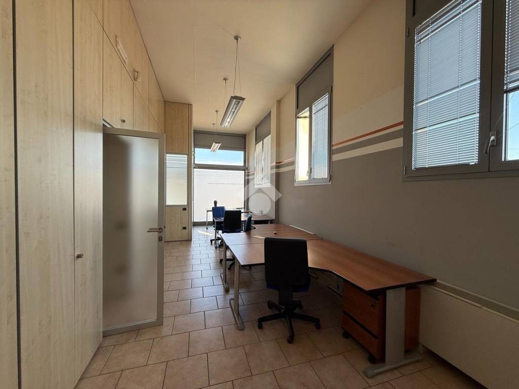 ufficio in vendita a Cesena in zona Marcorano