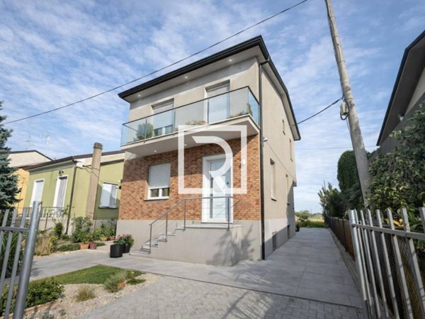 casa indipendente in vendita a Cesena in zona Macerone