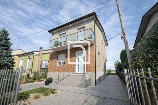 casa indipendente in vendita a Cesena in zona Macerone
