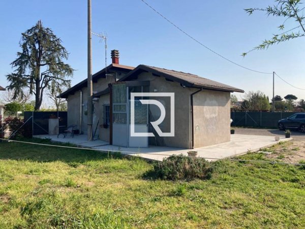 casa indipendente in vendita a Cesena in zona Bagnile