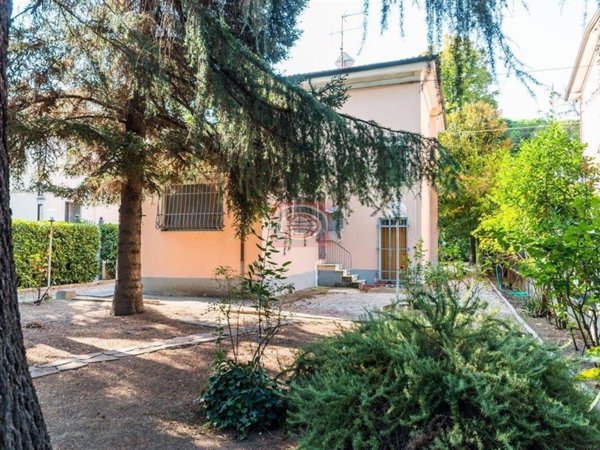 casa indipendente in vendita a Cesena in zona Centro Storico