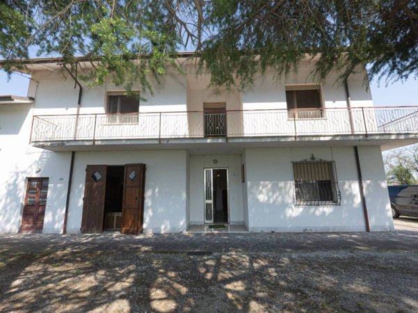 casa indipendente in vendita a Cesena in zona Macerone