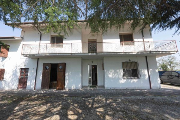 casa indipendente in vendita a Cesena in zona Ponte Pietra