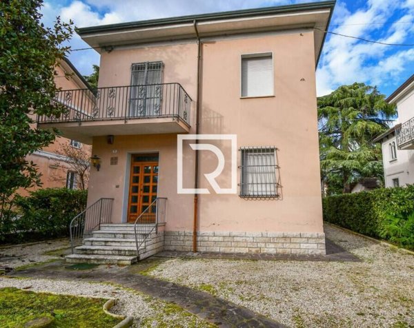 casa indipendente in vendita a Cesena in zona Centro Storico