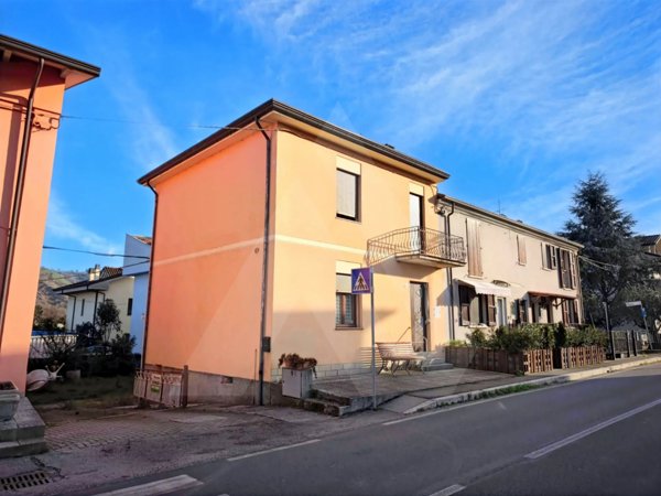 casa indipendente in vendita a Cesena in zona Borello