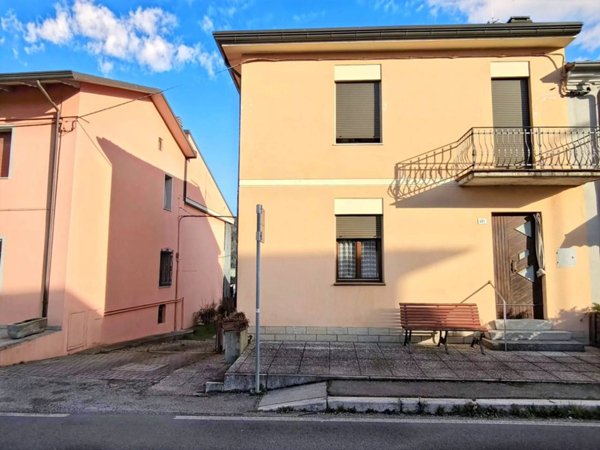 casa indipendente in vendita a Cesena
