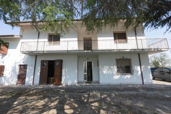 casa indipendente in vendita a Cesena in zona Centro Storico