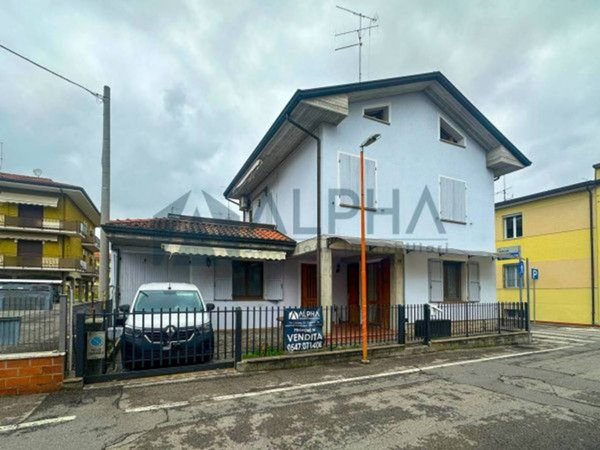 casa indipendente in vendita a Cesena in zona San Rocco