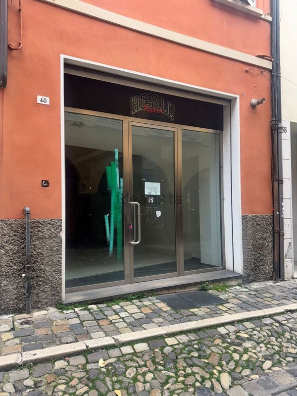 negozio in vendita a Cesena in zona Centro Storico