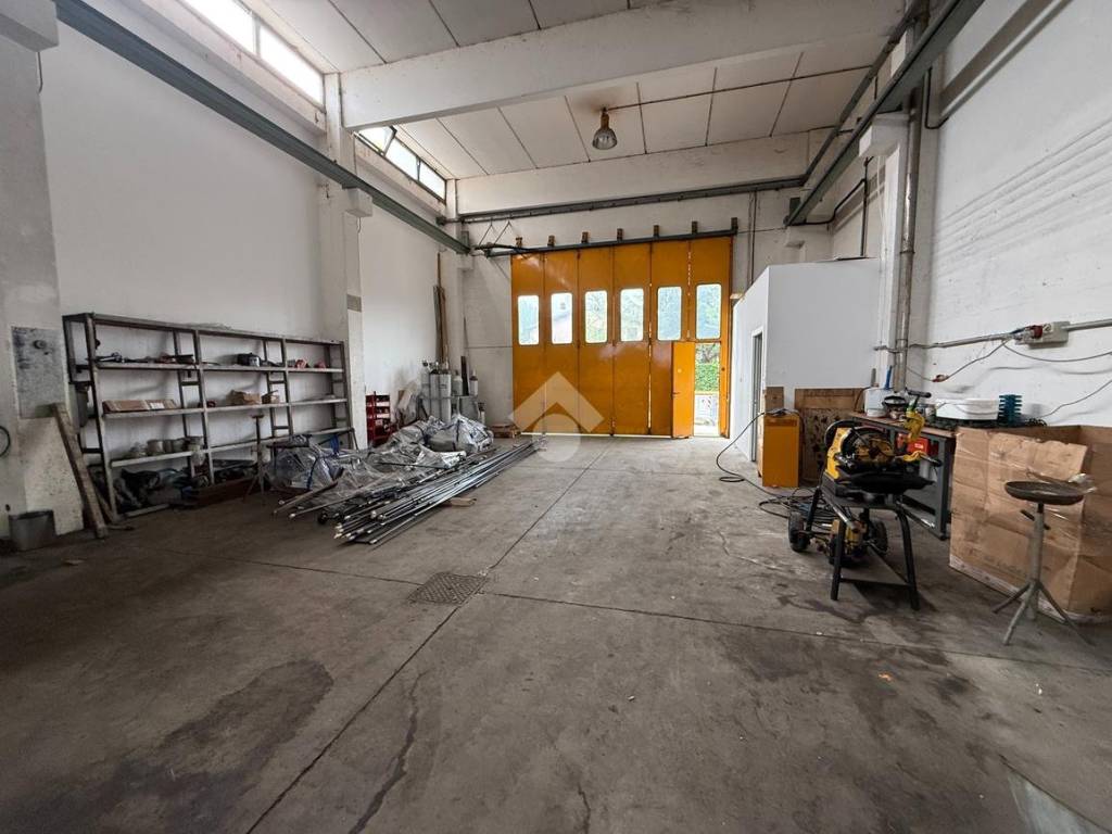 locale commerciale in vendita a Cesena in zona Oltresavio