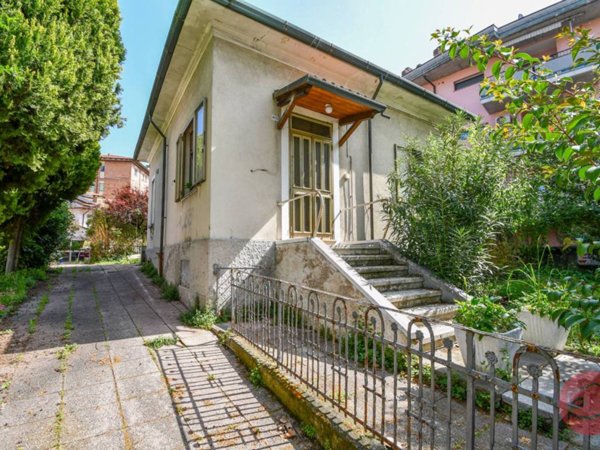 casa indipendente in vendita a Cesena