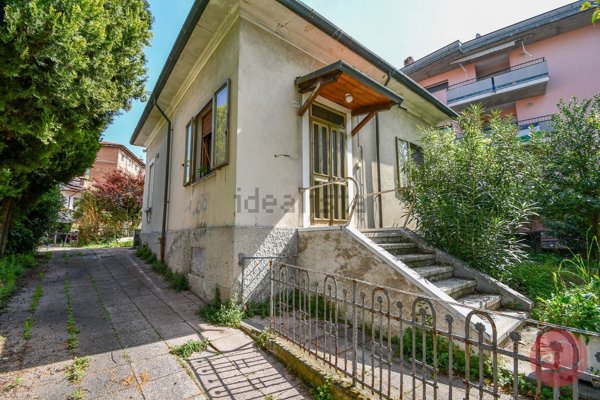 casa indipendente in vendita a Cesena