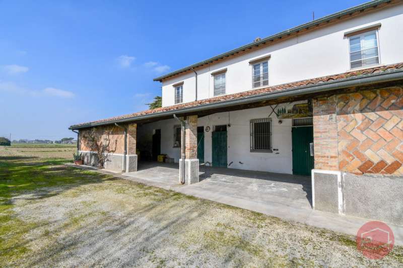 casa indipendente in vendita a Cesena in zona Macerone