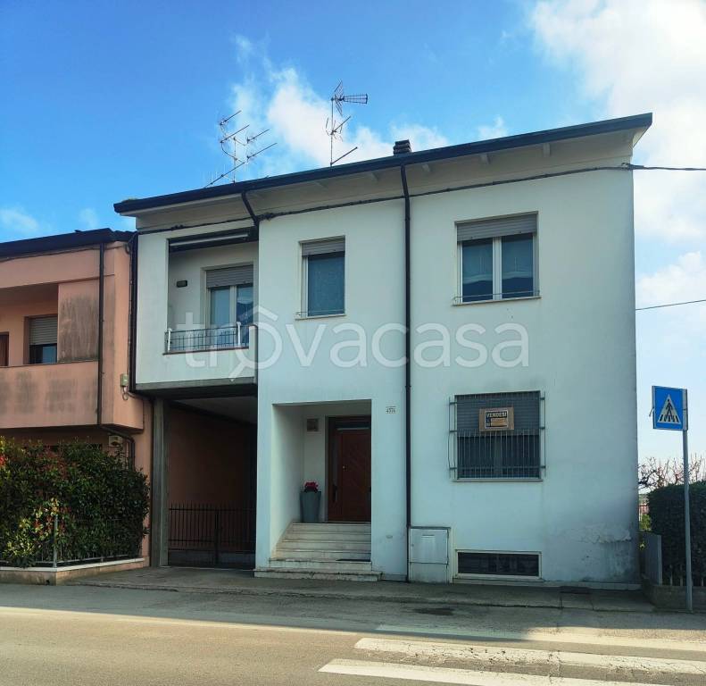 casa indipendente in vendita a Cesena in zona Macerone