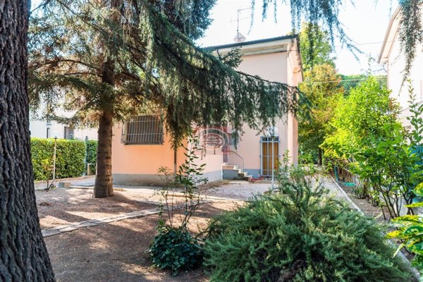 casa indipendente in vendita a Cesena in zona Centro Storico
