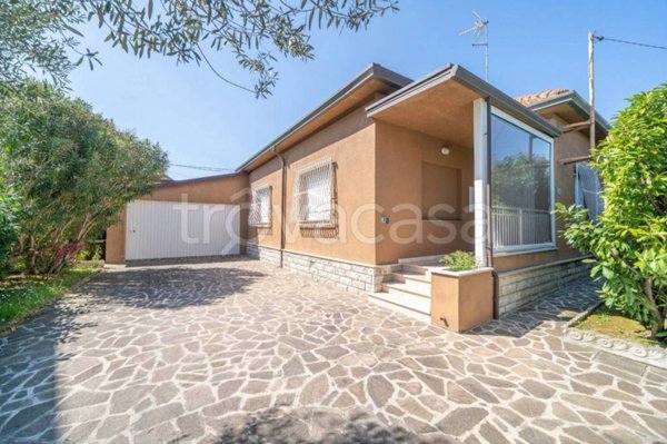 casa indipendente in vendita a Cesena in zona Calabrina
