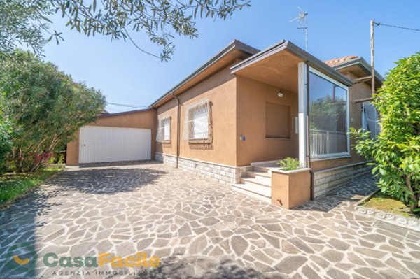 casa indipendente in vendita a Cesena in zona Calabrina