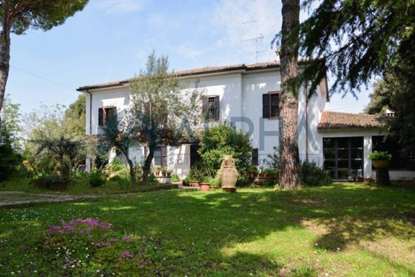 casa indipendente in vendita a Cesena in zona Ponte Pietra
