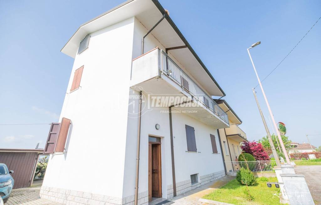 casa indipendente in vendita a Cesena in zona San Rocco