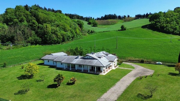 casa indipendente in vendita a Cesena